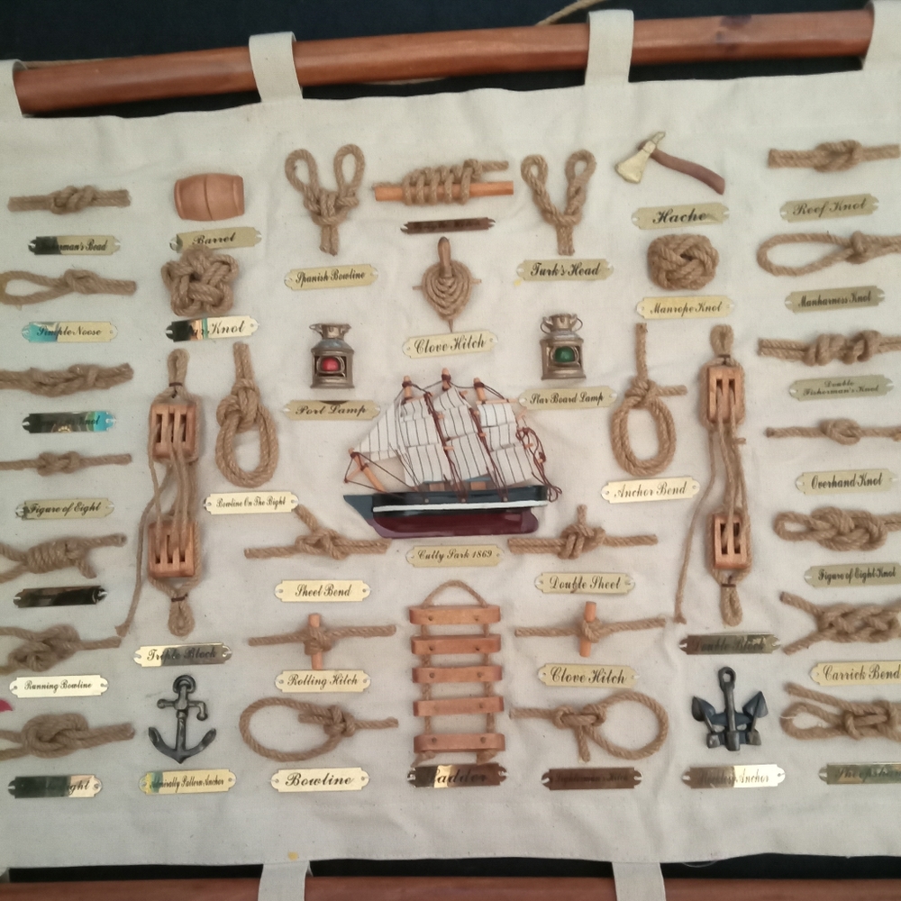 A BEAUTIFUL NAUTICAL KNOTS WALL HANGING.PERFRCT FOR THE SAILBOAT COLLECTOR.